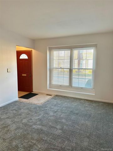 19520 Ridgemont Street 16, St. Clair Shores, MI 48080