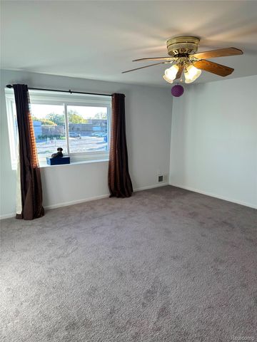 19520 Ridgemont Street 16, St. Clair Shores, MI 48080