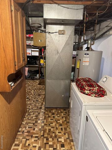 19520 Ridgemont Street 16, St. Clair Shores, MI 48080