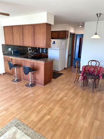 19520 Ridgemont Street 16, St. Clair Shores, MI 48080