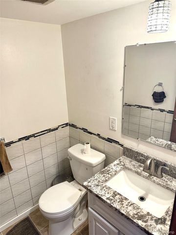 19520 Ridgemont Street 16, St. Clair Shores, MI 48080