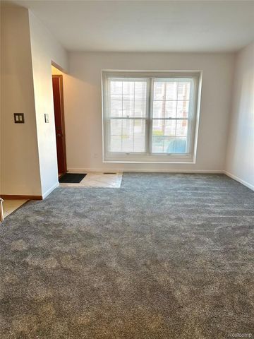 19520 Ridgemont Street 16, St. Clair Shores, MI 48080