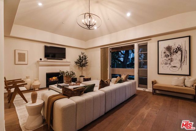 9024 Cynthia Street 204, West Hollywood, CA 90069