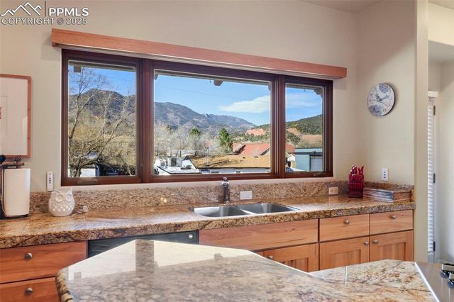 21 CRYSTAL PARK Road, Manitou Springs, CO 80829