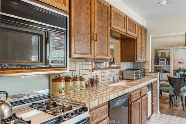 22154 Burton, Canoga Park, CA 91304