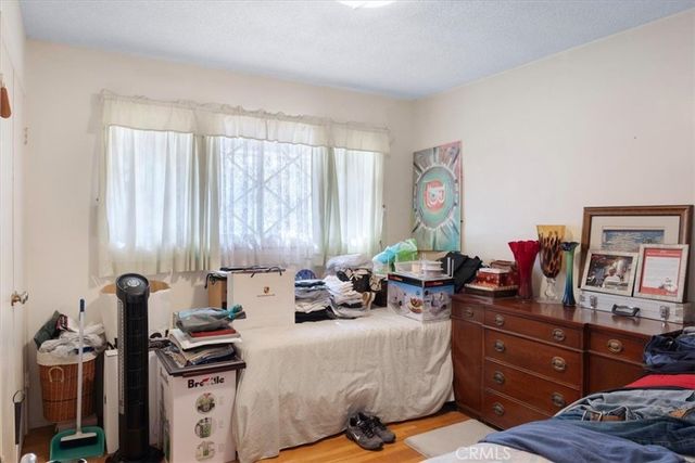 22154 Burton, Canoga Park, CA 91304