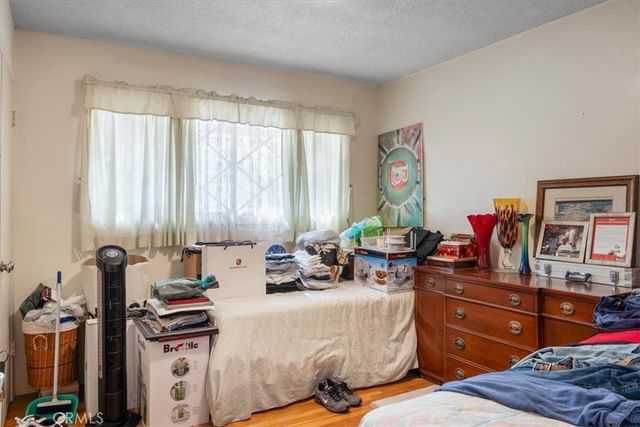 22154 Burton, Canoga Park, CA 91304
