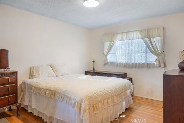 22154 Burton, Canoga Park, CA 91304