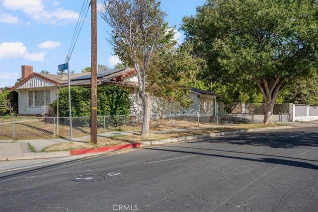 22154 Burton, Canoga Park, CA 91304