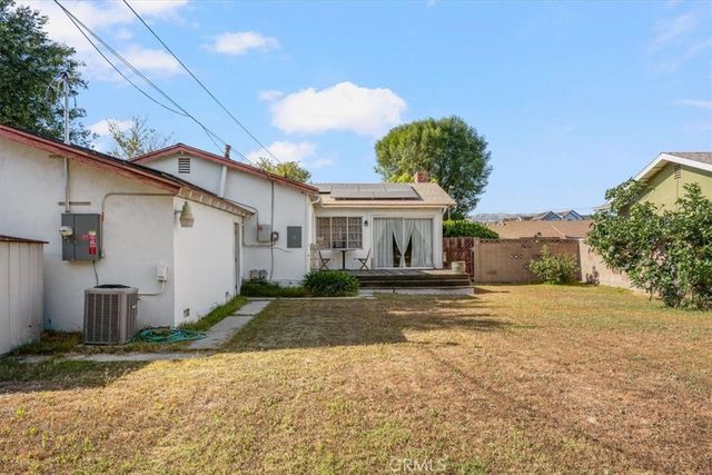 22154 Burton, Canoga Park, CA 91304