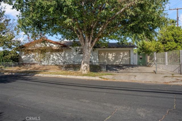 22154 Burton, Canoga Park, CA 91304