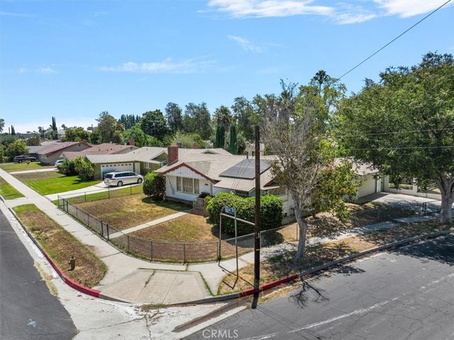 22154 Burton, Canoga Park, CA 91304
