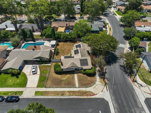 22154 Burton, Canoga Park, CA 91304
