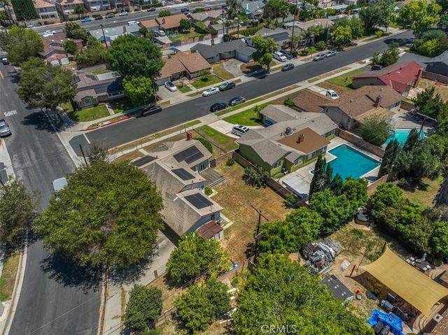 22154 Burton, Canoga Park, CA 91304