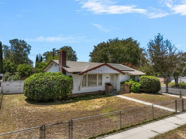 22154 Burton, Canoga Park, CA 91304