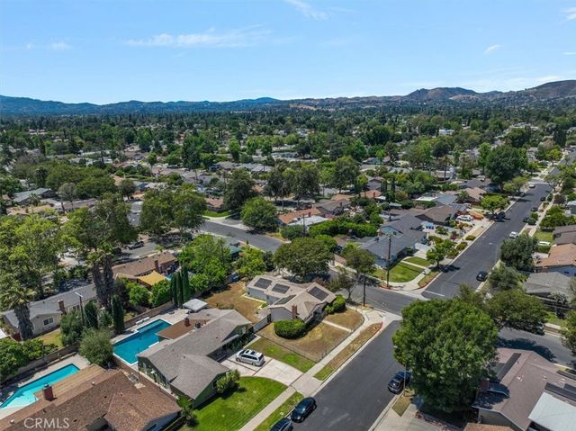 22154 Burton, Canoga Park, CA 91304