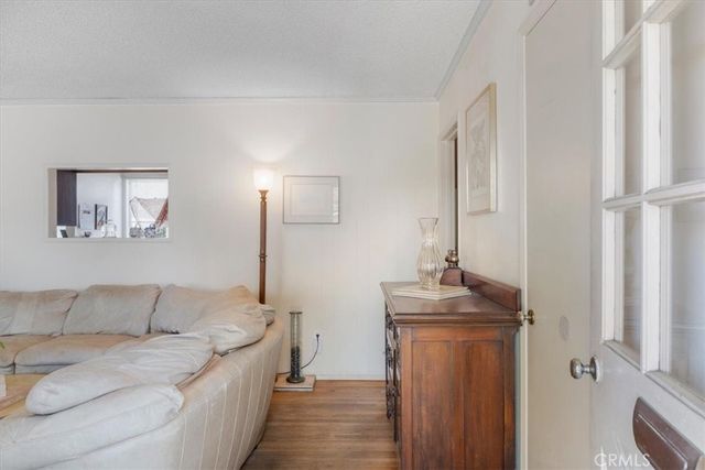 22154 Burton, Canoga Park, CA 91304