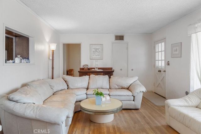 22154 Burton, Canoga Park, CA 91304