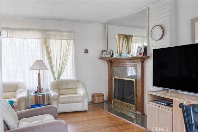 22154 Burton, Canoga Park, CA 91304