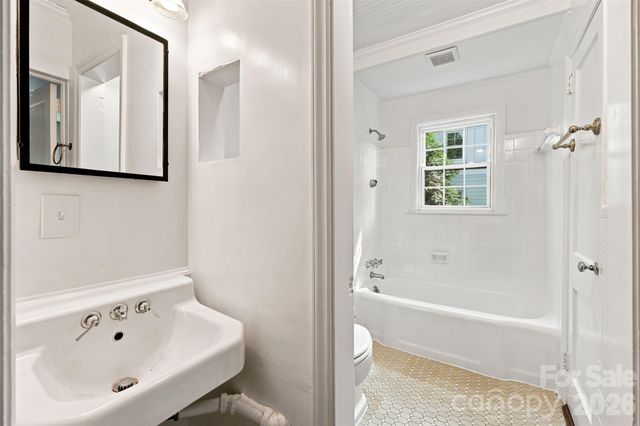 4467 Woodlark Lane, Charlotte, NC 28211