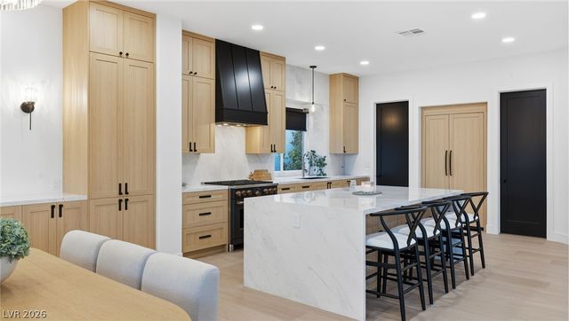 720 Sir James Bridge Way, Las Vegas, NV 89145