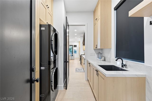 720 Sir James Bridge Way, Las Vegas, NV 89145