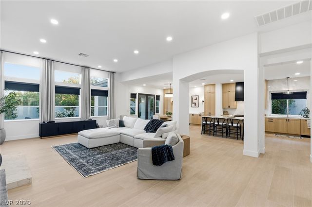 720 Sir James Bridge Way, Las Vegas, NV 89145