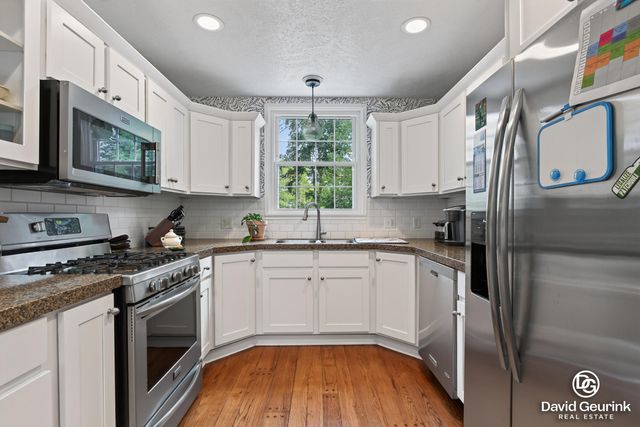 15 W 25th Street, Holland, MI 49423