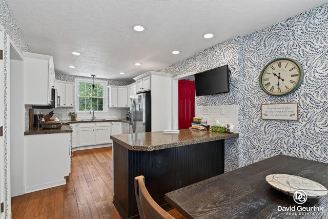 15 W 25th Street, Holland, MI 49423