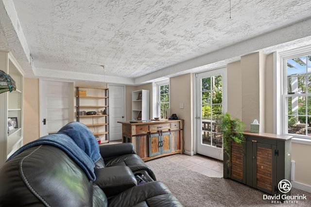 15 W 25th Street, Holland, MI 49423