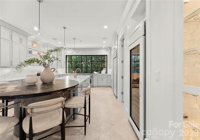 4231 Fox Brook Lane, Charlotte, NC 28211