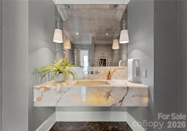 4231 Fox Brook Lane, Charlotte, NC 28211