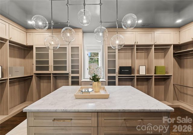 4231 Fox Brook Lane, Charlotte, NC 28211