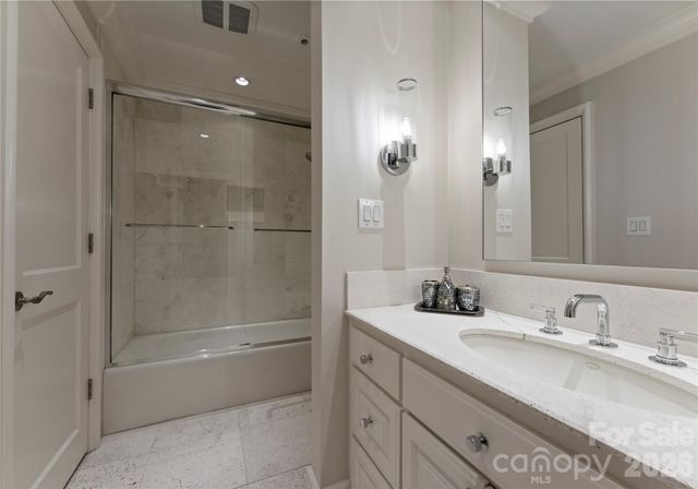 4231 Fox Brook Lane, Charlotte, NC 28211