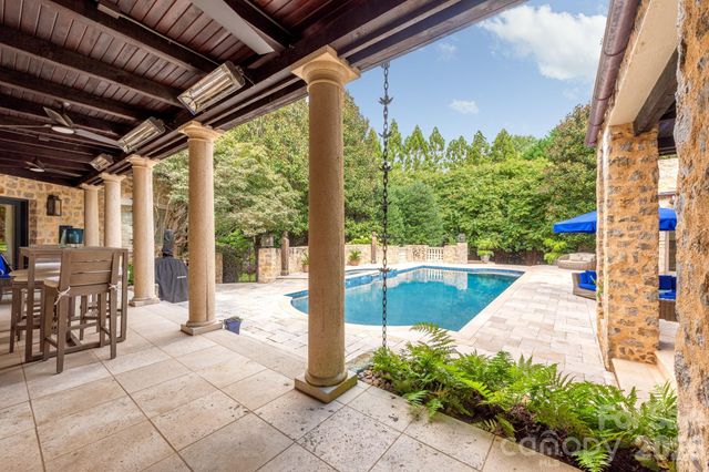 4231 Fox Brook Lane, Charlotte, NC 28211