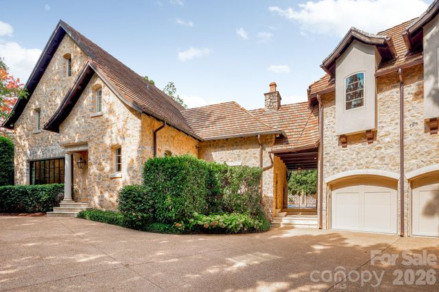 4231 Fox Brook Lane, Charlotte, NC 28211