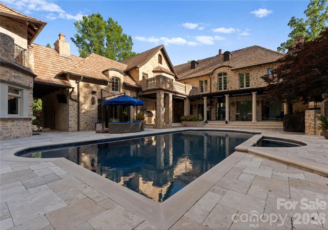 4231 Fox Brook Lane, Charlotte, NC 28211