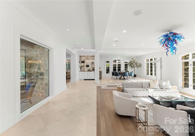 4231 Fox Brook Lane, Charlotte, NC 28211