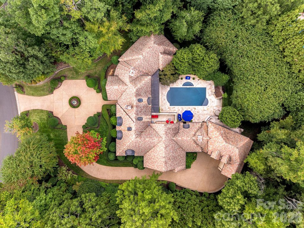 4231 Fox Brook Lane, Charlotte, NC 28211