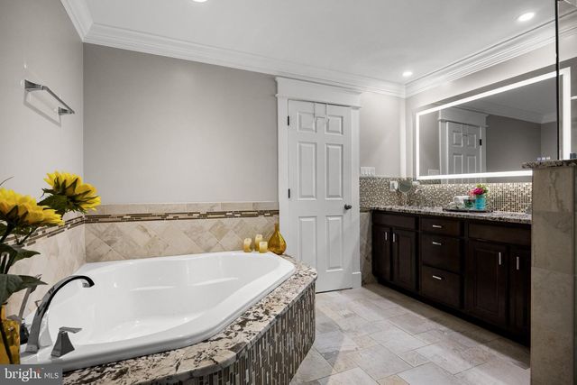 148 W ROUTE 38, Moorestown, NJ 08057