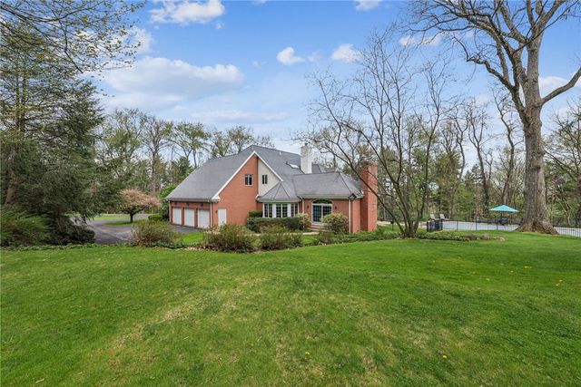 542 Hamilton Ave, Latrobe, PA 15650