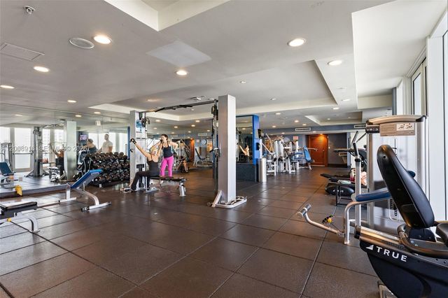 7910 Harbor Island Dr 402, North Bay Village, FL 33141