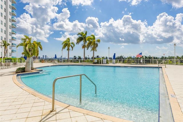 7910 Harbor Island Dr 402, North Bay Village, FL 33141