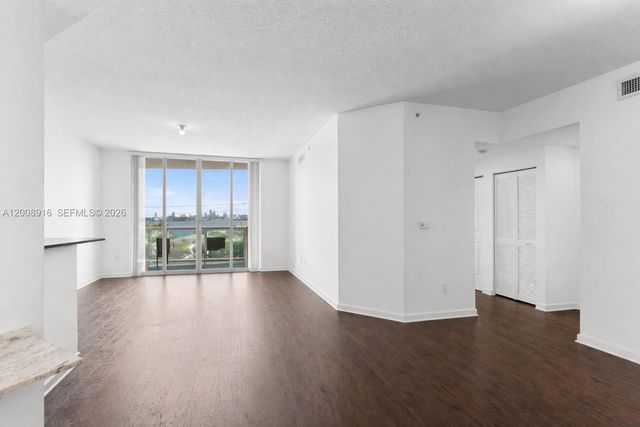 7910 Harbor Island Dr 402, North Bay Village, FL 33141