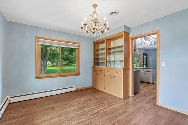 W270N195 Arrowhead TRAIL, Waukesha, WI 53188