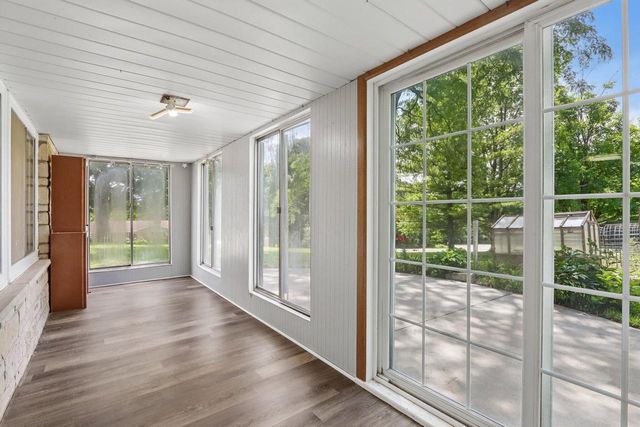 W270N195 Arrowhead TRAIL, Waukesha, WI 53188