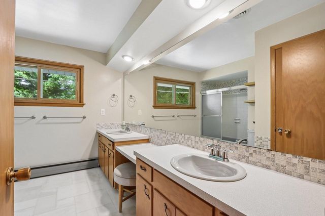 W270N195 Arrowhead TRAIL, Waukesha, WI 53188