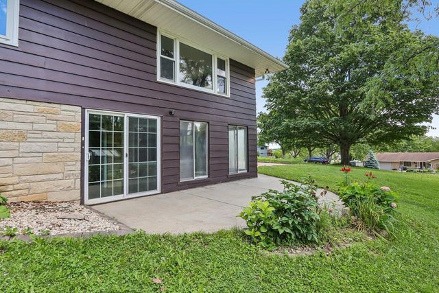 W270N195 Arrowhead TRAIL, Waukesha, WI 53188