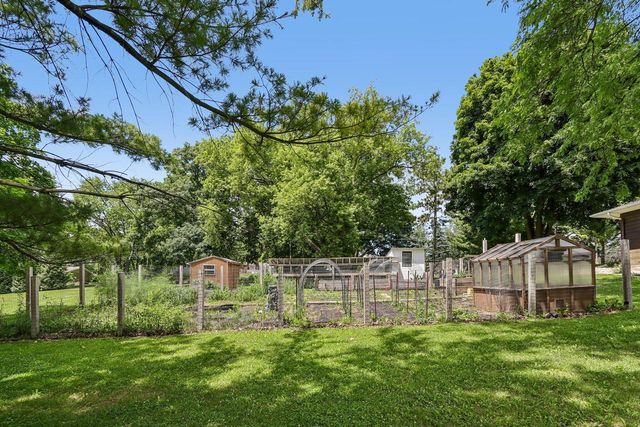 W270N195 Arrowhead TRAIL, Waukesha, WI 53188
