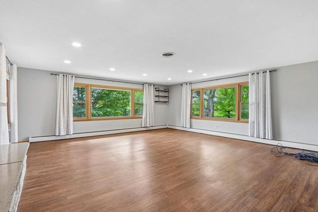 W270N195 Arrowhead TRAIL, Waukesha, WI 53188